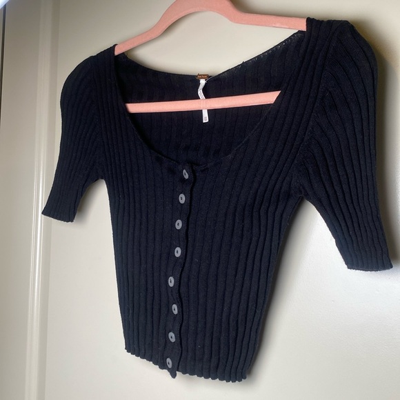 Free People Tops - ❤️‍🔥Free People XS Black Crop Front Button❤️‍🔥